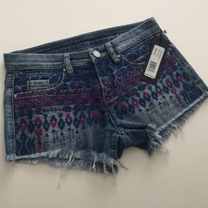 NEW BLANKNYC EMBROIDERED SHORT SHORTS SIZE 24